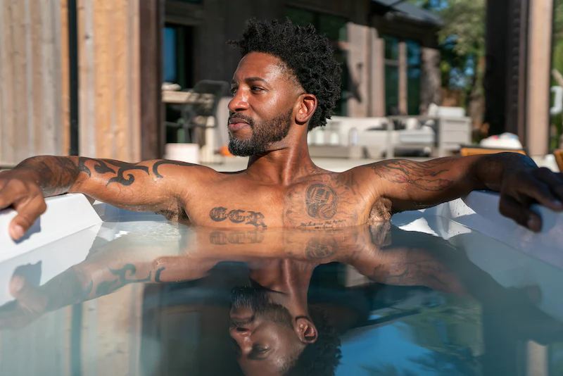 Tắm nước đá giảm viêm thế nào? Cơ chế khoa học chi tiết