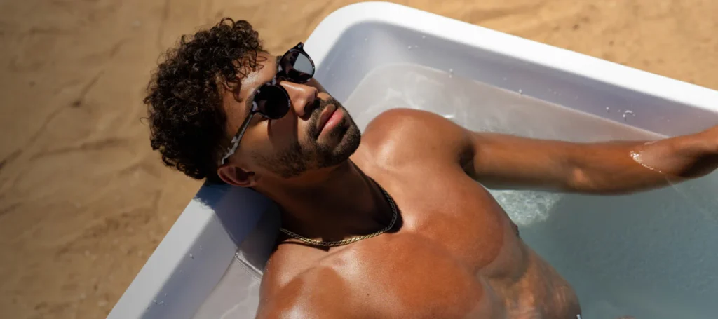 ngâm mình trong nước lạnh để tăng cường năng lượng và sức đề kháng