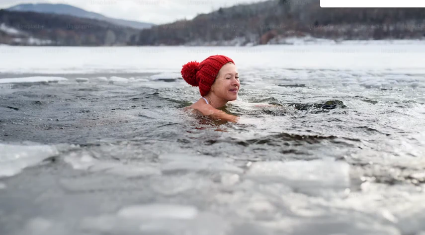 Ngâm mình trong nước lạnh: Một giải pháp tự nhiên giúp giảm các triệu chứng mãn kinh và kinh nguyệt.